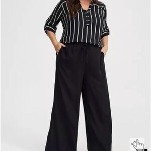 Torrid Pull on wide leg washable challis high rise pant. Deep Black